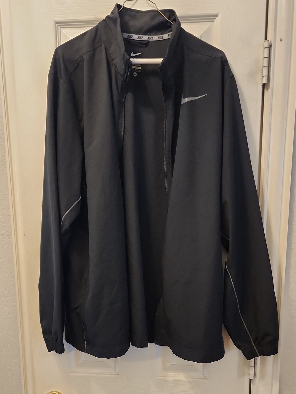 Nike Men’s Black Full-Zip Performance Jacket with Reflective Swoosh